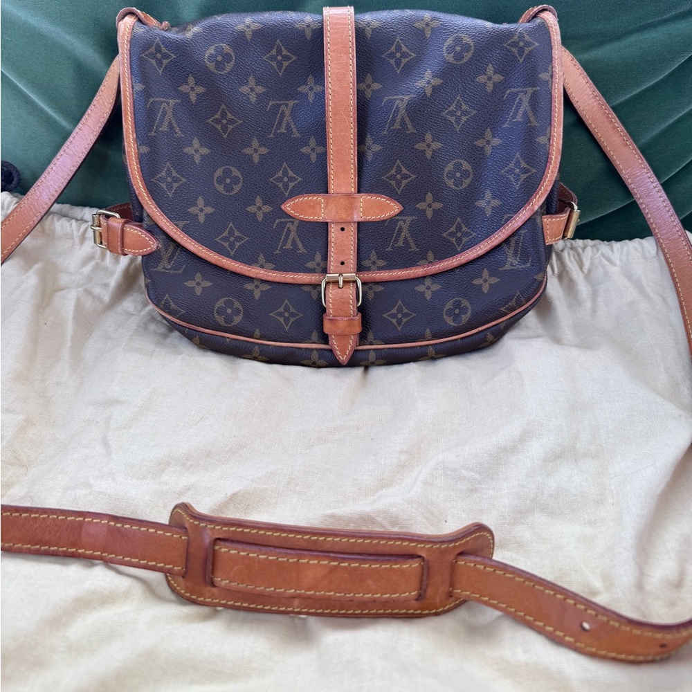 Louis Vuitton Monogram Leather Coated Canvas Saumur GM Messenger/Saddle Bag